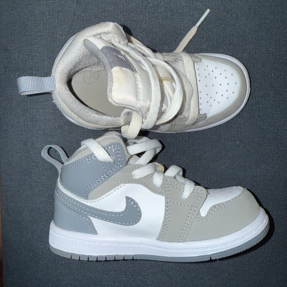 High Top Gray And White Kids Dunks Size 8C